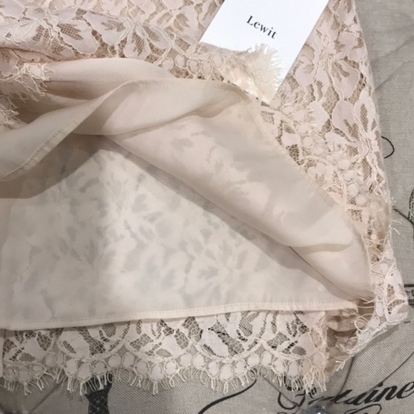 Lewit Lace Tank Top - Picture 5 of 8